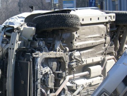 O bucureşteancă a intrat cu maşina în şanţ, aproape de Medgidia